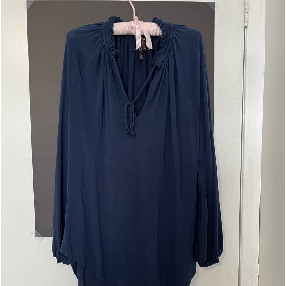 Melissa McCarthy long sleeved top